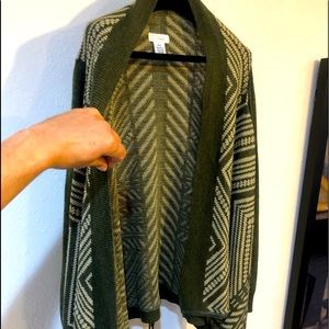 Trillium  100 % Acrylic Green & Cream Sweater